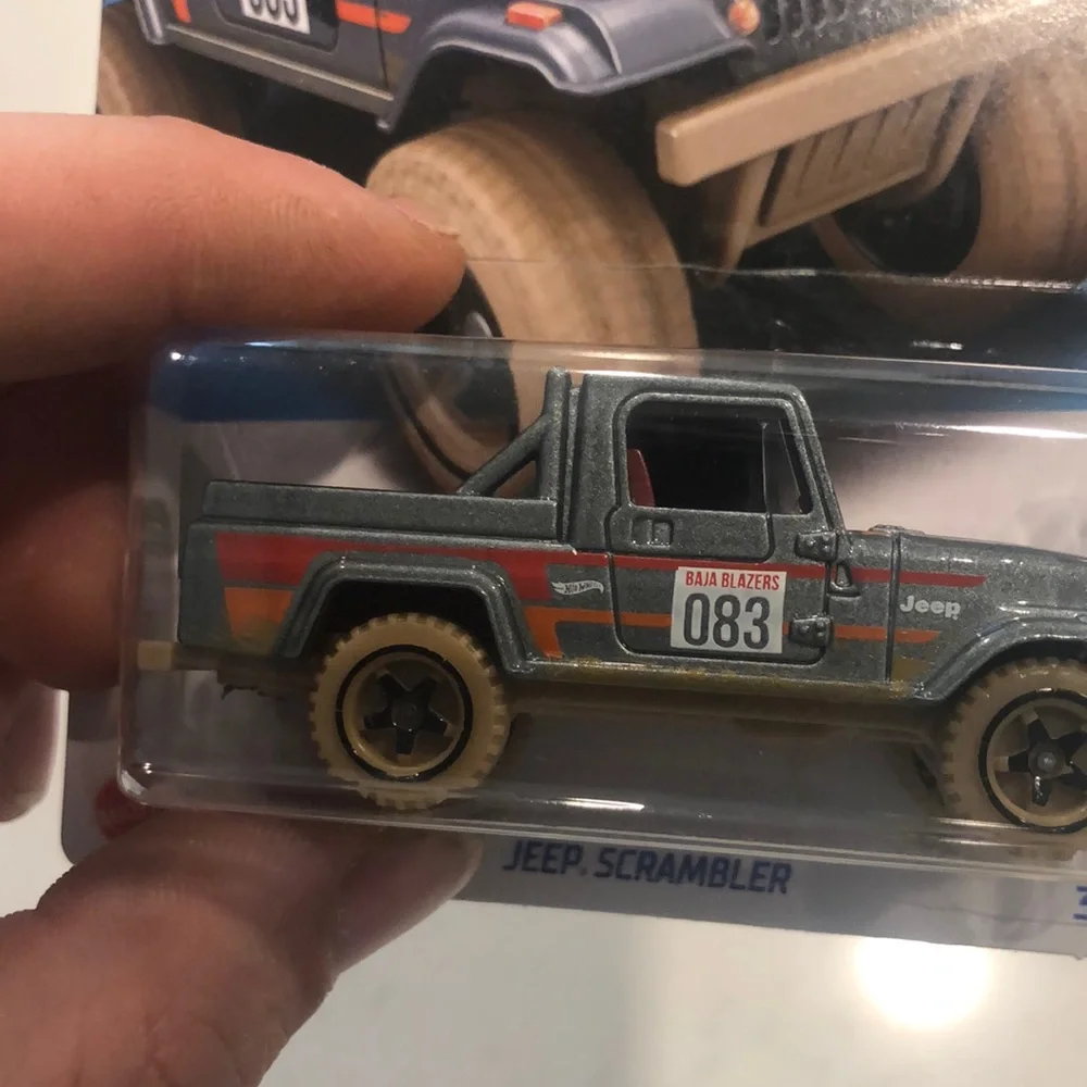 Jeep Scrambler Silver - Picture 2 of 8